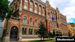 НБУ: ринок балансувався без нашої участі близько позначки 28 гривень за долар США