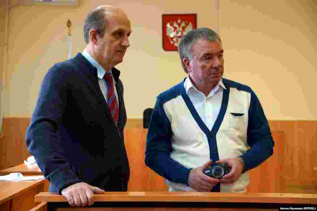 Адвокат Виктор Паршуткин, вместе с консульской службой Украины и киевской правозащитницей Марией Томак доказали, что все «жертвы» Литвинова придуманы следствием, таких людей никогда не существовало