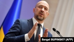 Прем'єр-міністр України Денис Шмигаль повідомив, що планується пом’якшити деякі заходи «у двох-трьох сферах уже цього тижня»