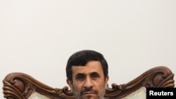 رئیس دولت دهم ایران، برای شرکت در شصت و پنجمین مجمع عمومی سازمان ملل، اجلاس «هزاره» و نشست «تقریب ادیان و گفت‌وگو برای صلح» از روز شنبه به نیویورک سفر کرده‌است.