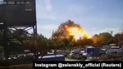 Момент влучення російської ракети по торговельно-розважальному центрі в Кременчуку на Полтавщині, 27 червня 2022 року