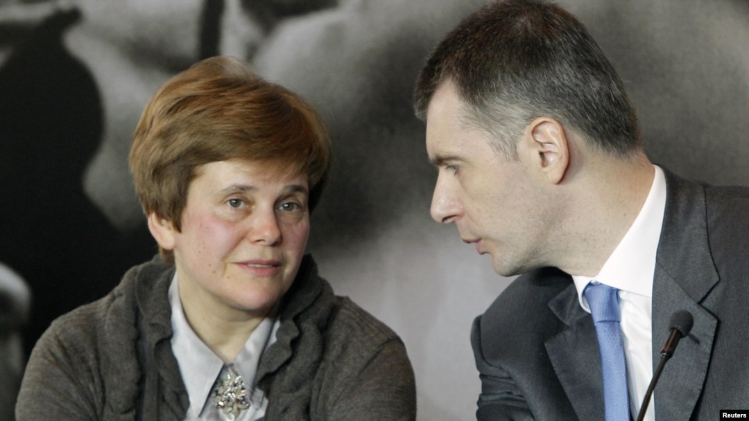 Irina Prokhorova (left) with her brother, Russian pro-business presidential candidate Mikhail Prokhorov, at a press conference in Moscow late last month.