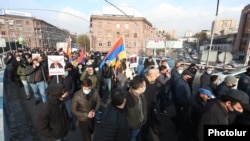 Armenia -- Opposition supporters demonstrate in Yerevan to demand Prme Minister Nikol Pashinian's resignation, December 11, 2020.