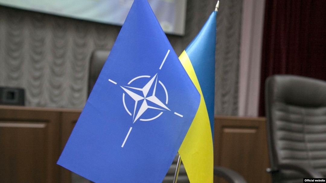 Zastave NATO-a i Ukrajine