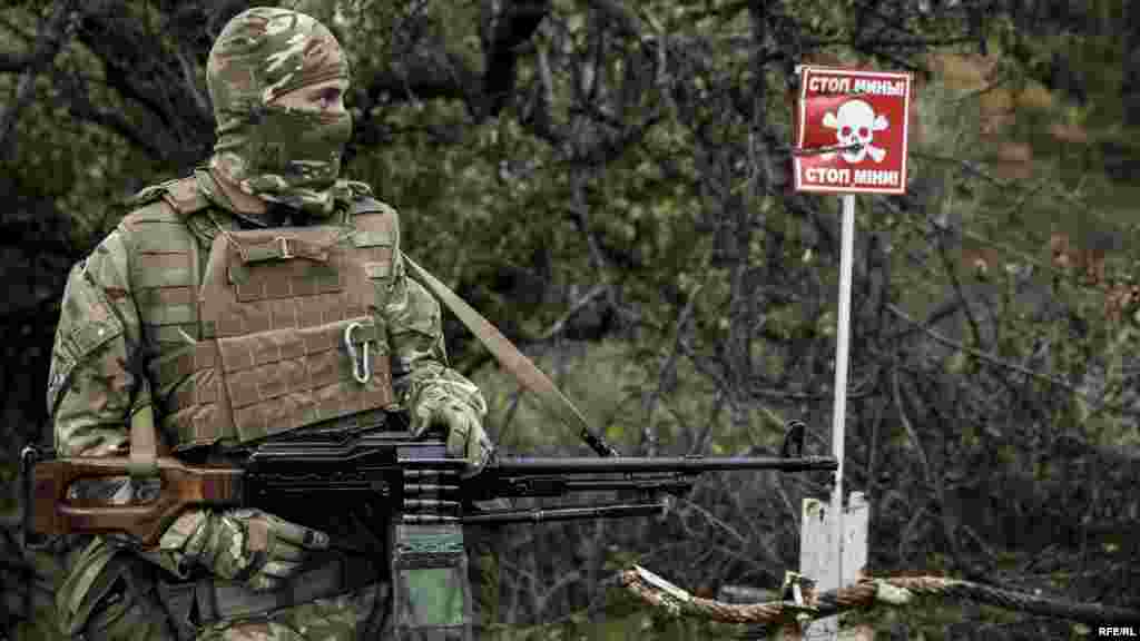Попри те, що в Станиці Луганській заплановано відведення сил та засобів, згідно з домовленостями Тристоронньої групи, обидві сторони залишаюся на попередніх позиціях