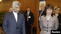 سعید جلیلی (چپ) به همراه کاترین اشتون، رئیس سیاست خارجی اتحادیه اروپا