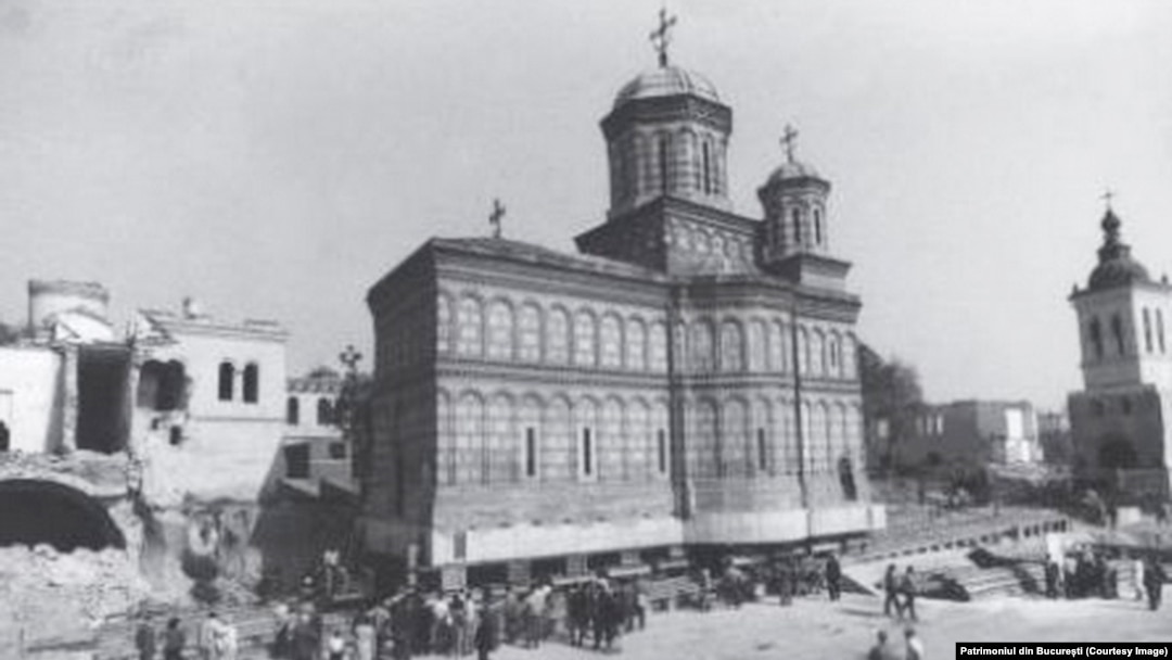 Izmeštanje manastira Mihai Voda koje se dogodilo između 7. oktobra 1985. i 15. februara 1986. Pomeren je 289 metara. To je jedna od nekoliko preživelih građevina spasenih od nove vizije Bukurešta diktatora Nikolaea Čaušeskua.