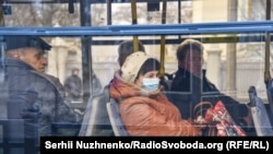 З учорашнього вечора у столиці закрили метро, єдина альтернатива для тих, кому необхідно пересуватися містом – наземний транспорт