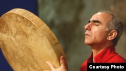 عباس بختیاری مدیر انجمن فرهنگی.