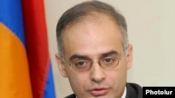 Armenia - Levon Zurabian, a leading member of the opposition Armenian National Congress, at a news conference, 26Aug2011.