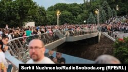 Пішохідно-велосипедний міст у Києві відкрили 25 травня