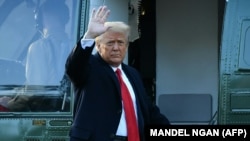 Байден вважає, що Трампу (на фото) не слід надавати секретну інформацію через його «нестійку поведінку»