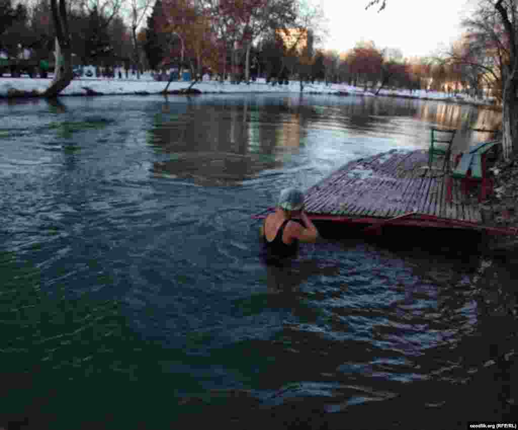 Узбекистан. "Моржи" в Ташкенте.