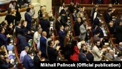 «Слуга народу» стверджує, що «група осіб» напала на представника партії