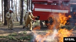 (архівна фотографія) Навчання лісового пожежного загону, 13 квітня 2010 року