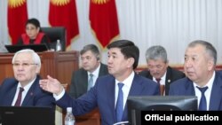 Мухаммедкалый Абылгазиев (в центре). 20 апреля 2018 года.