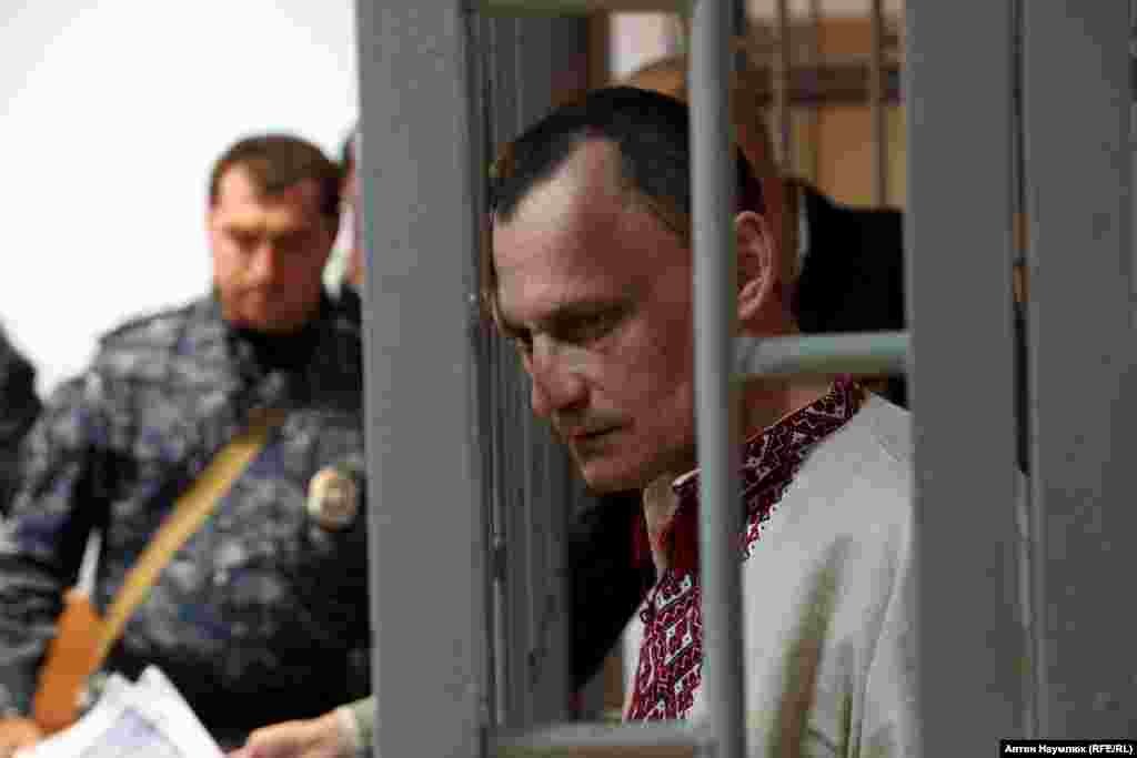Карпюк подал в ЕСПЧ заявление о пытках, с помощью которых его вынудили подписать признательные показания. Клых, по его словам, также подвергался пыткам на протяжении нескольких месяцев, что повлияло на его психическое здоровье. Карпюк приговорен к 22 с половиной годам лишения свободы, – это самый длительный срок заключения для украинских политзаключенных в России. Клых приговорен к 20 годам заключения