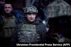 Президент України Володимир Зеленський відвідує передову на Донбасі