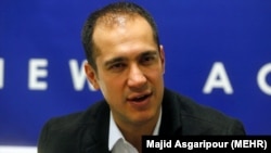 کاوه مدنی در صفحه اینستاگرامش ابراز امیدواری کرد که مشکل دوستان واقعی محیط زیست برای کشور حل، عدالت اجرا و شفافیت ایجاد شود