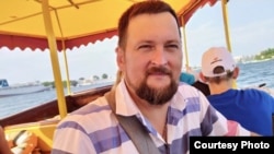 ФСБ Росії цього місяця затримала жителя Сімферополя Дениса Кашука за підозрою в придбанні і зберіганні зброї