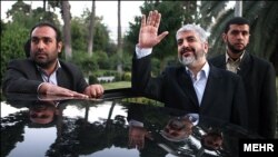 خالد مشعل تاکنون چند بار به تهران سفر کرده است
