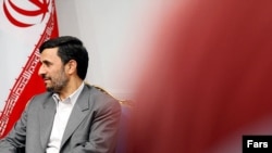 رییس جمهوری اسلامی ایران می گوید که ما می توانیم به اقتصاد اول جهان تبدیل شویم؛ سخنانی که مورد انتقاد شدید منتقدین وی قرار گرفته است.(عکس: فارس)