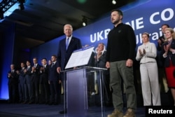 Президент США Джо Байден та президент України Володимир Зеленський на полях саміту НАТО. Вашингтон, 11 липня 2024 року