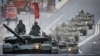 Жеңіс парадына дайындық кезіндегі ресейлік T-90M танкілері. Мәскеу, 3 мамыр 2025 жыл.